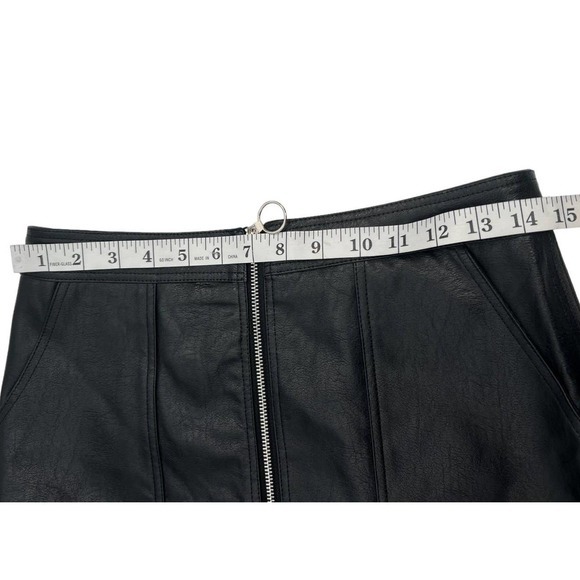 The Vintage Shop Black "Leather" Skirt Zip Up Size Large - Picture 5 of 6